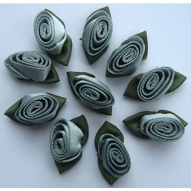 10 Large Ribbon Roses 3.2x1.6 cm lt blue