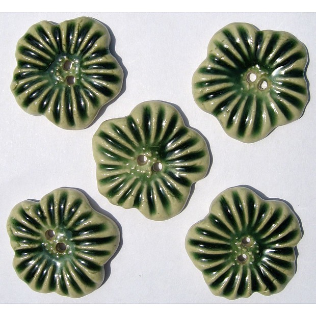 large green flower 30 mm, 5 buttons