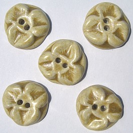 large beige flower 23 mm, 5 buttons